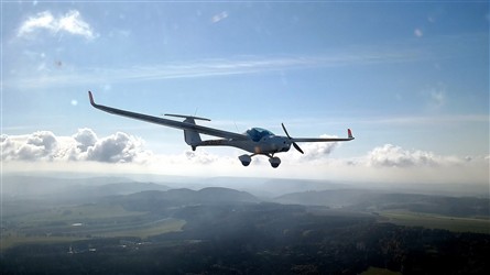 Letoun Lambáda v letu